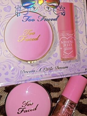 Too Faced Pink Blush & Pink Kissing Jelly Gloss Set